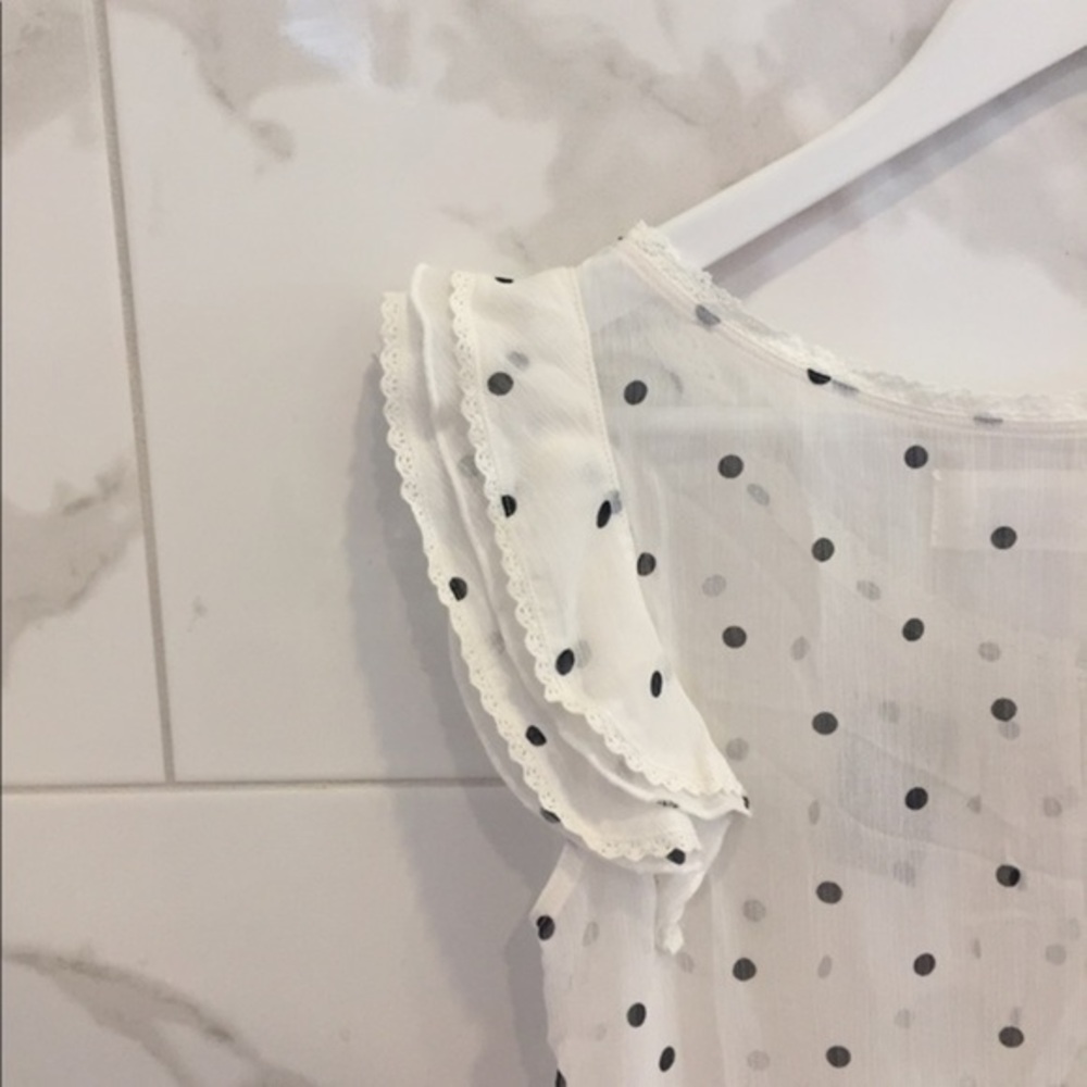 New Abercrombie | Cute Frills & Pokadot Top - Picture 3 of 15